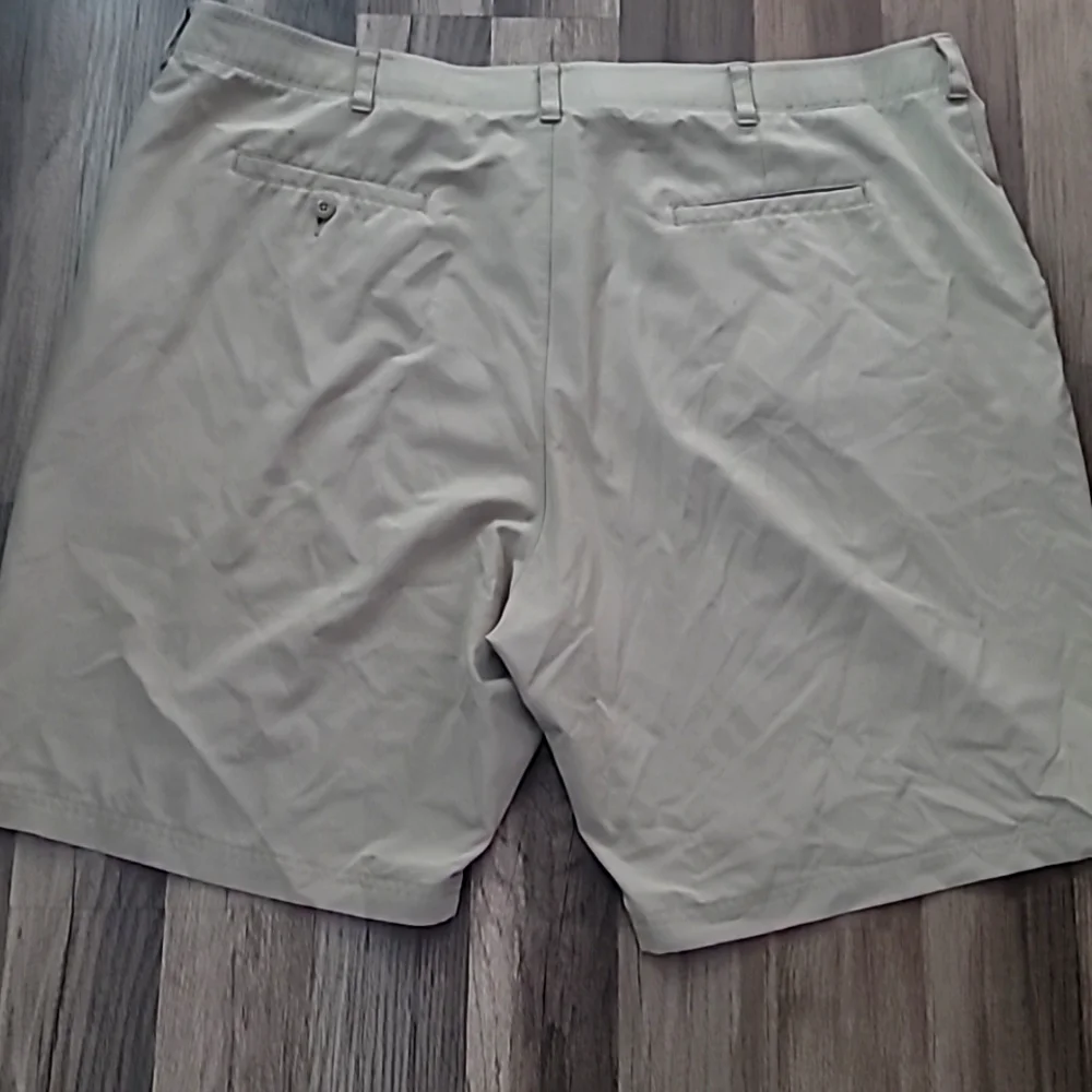Ben Hogan Khaki Golf Shorts Size 42 Strech Waist Band